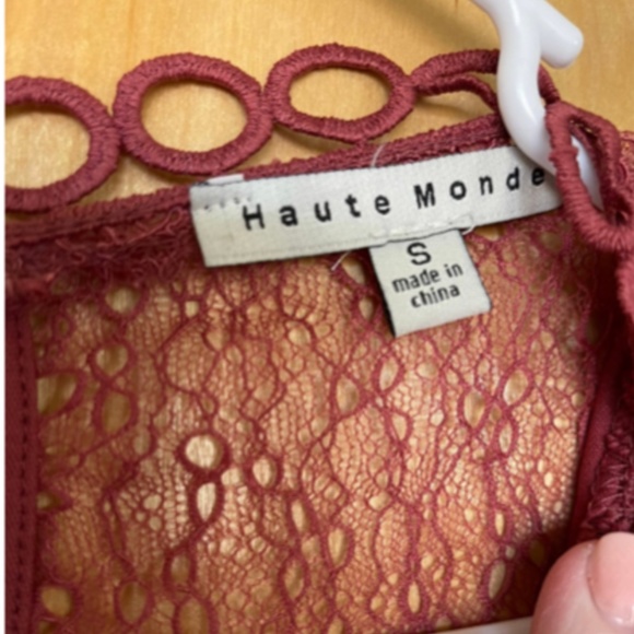 Buckle Crochet Floral Top - Picture 6 of 6